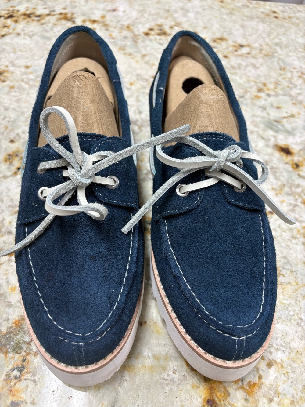 Donald Pliner Harlie 02 Suede Lug Bottom Women’s Size 8 Navy Blue Boat Shoe - Picture 2 of 8
